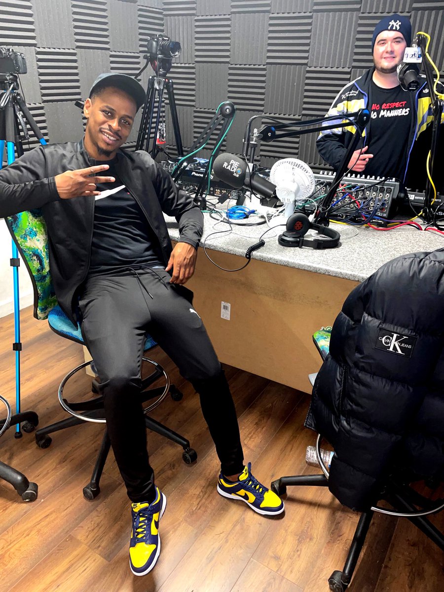 ZeeNtini tweet media