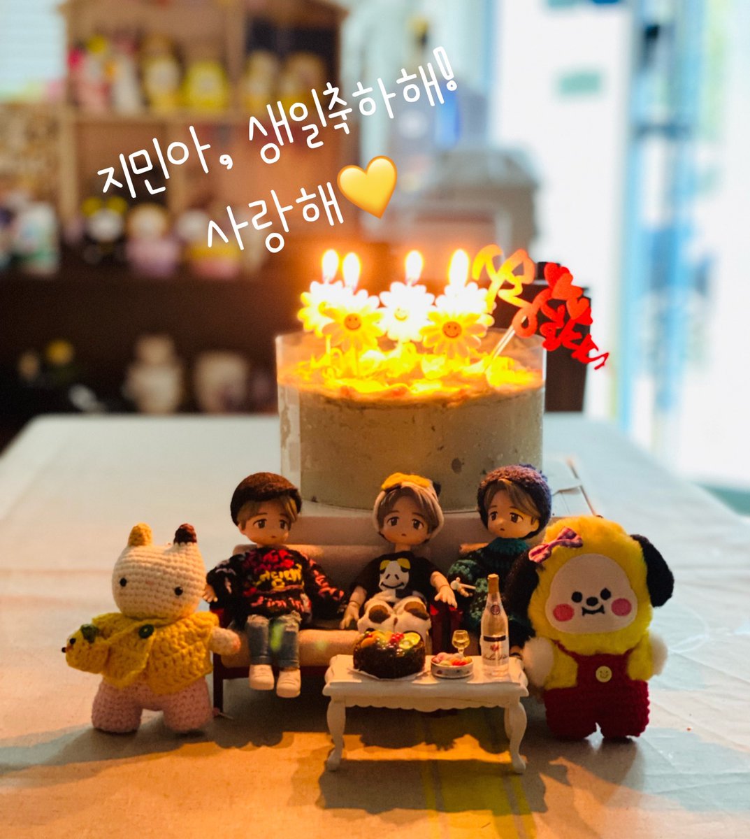 mimi_at_corner's tweet photo. 지민아, 생일 축하해🎉
사랑해💛

#봄이_오기전_마음꽃이_피는날
#지민이의_오늘엔_우리가_있어 
JIMIN JIMIN 🐥🐣💛
#ThankYouForExistingJimin 
#HappyJimtober 
#JIMIN #지민 @BTS_twt https://t.co/dcAlLD0Ohx