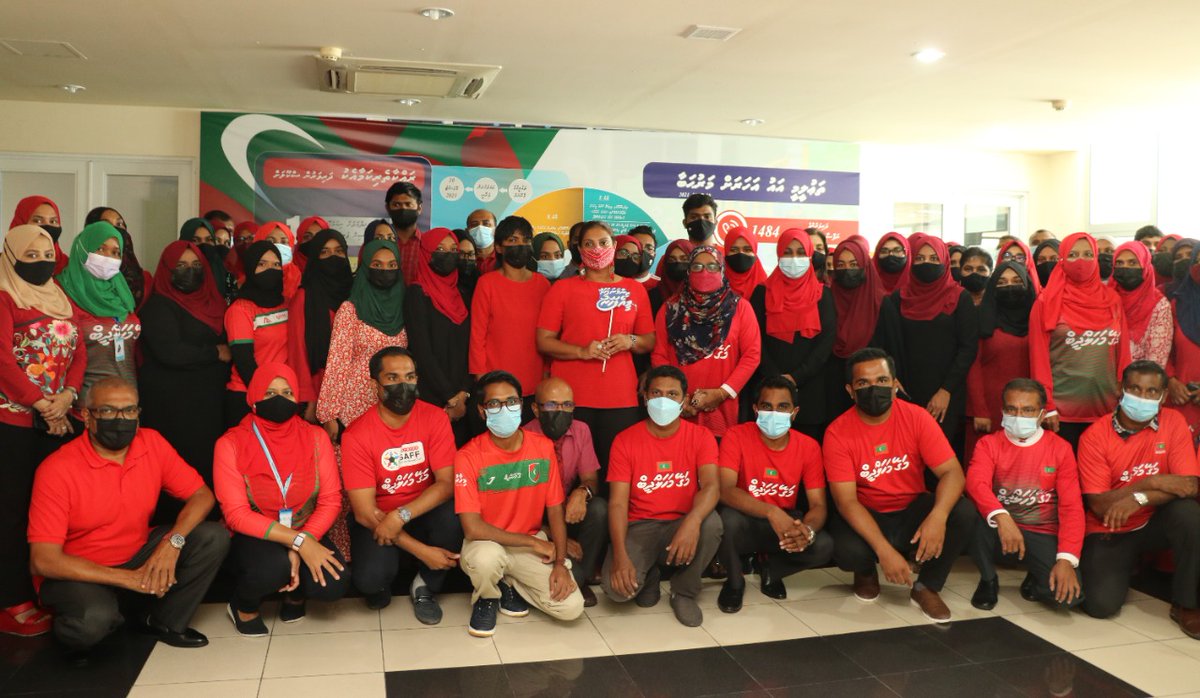 aisthly's tweet photo. Team @MoEdumv is with team #RedSnappers ❤ 🇲🇻 
Good luck team. 
#meeefaharu 
#SAFFChampionship2021 https://t.co/UWbyK2qQtW
