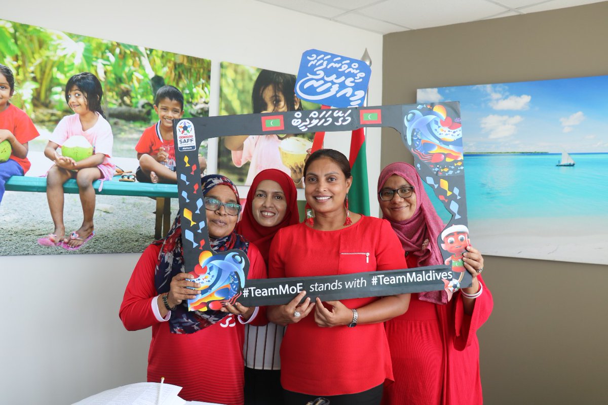 aisthly's tweet photo. Team @MoEdumv is with team #RedSnappers ❤ 🇲🇻 
Good luck team. 
#meeefaharu 
#SAFFChampionship2021 https://t.co/UWbyK2qQtW