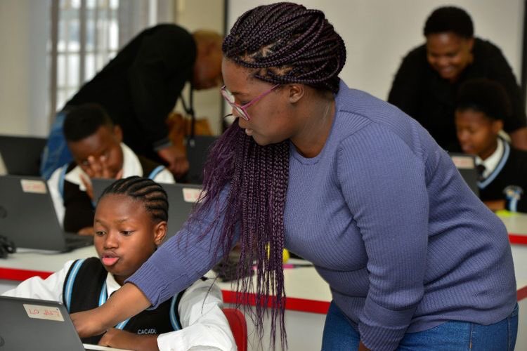 wituganda's tweet image. Intentionally exposing girls to tech early in their childhood and elevating female role models in the tech field is very instrumental in achieving a more gender inclusive tech industry.
#TechLadies
#WomenInSTEM