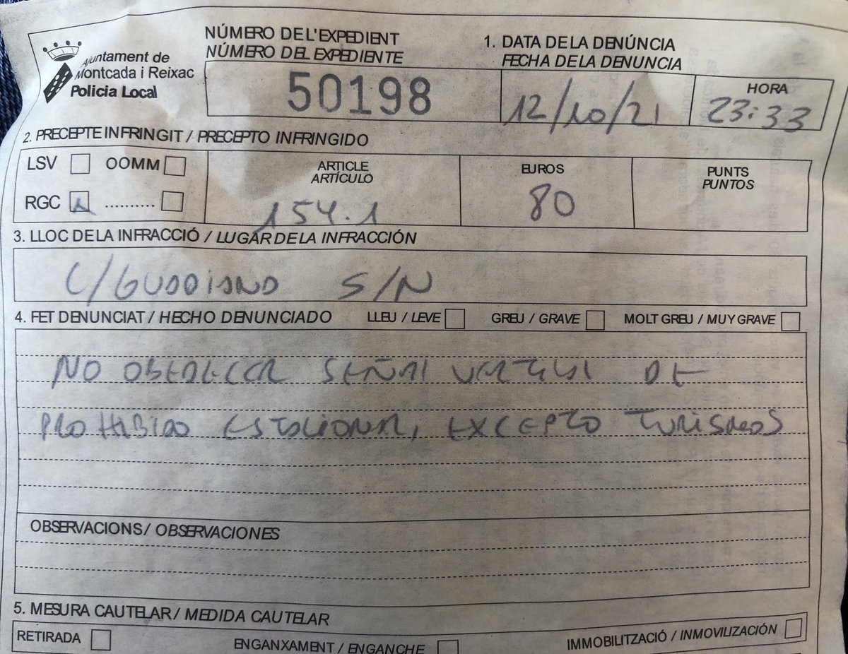 xavivi's tweet photo. Indignat i molest. Aquesta nit algun o alguns agents de la @Policia_MiR han decidit sancionar-me a mi i a molt d’altres vehicles, en aquest cas furgonetes, de forma legal perquè hi està señalitzat, però feia anys que no ho aplicaven @AjMontcada https://t.co/aKOmYzEDmY