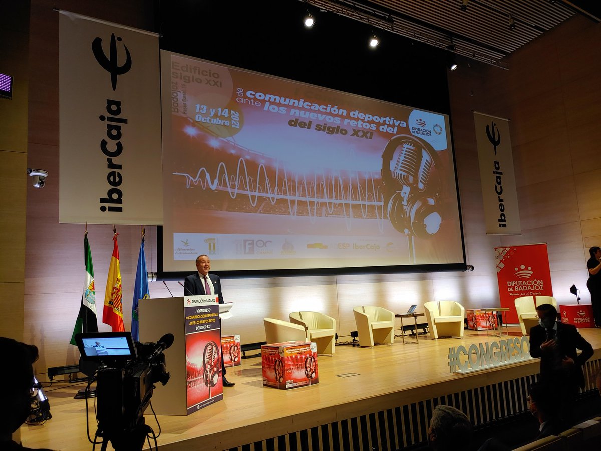 jucasas's tweet photo. En el congreso Comunicación deportiva ante los nuevos retos del Siglo XXI. #comunicaciondeportiva #empresariofeliz #p1d https://t.co/Tkk2TZZu0H