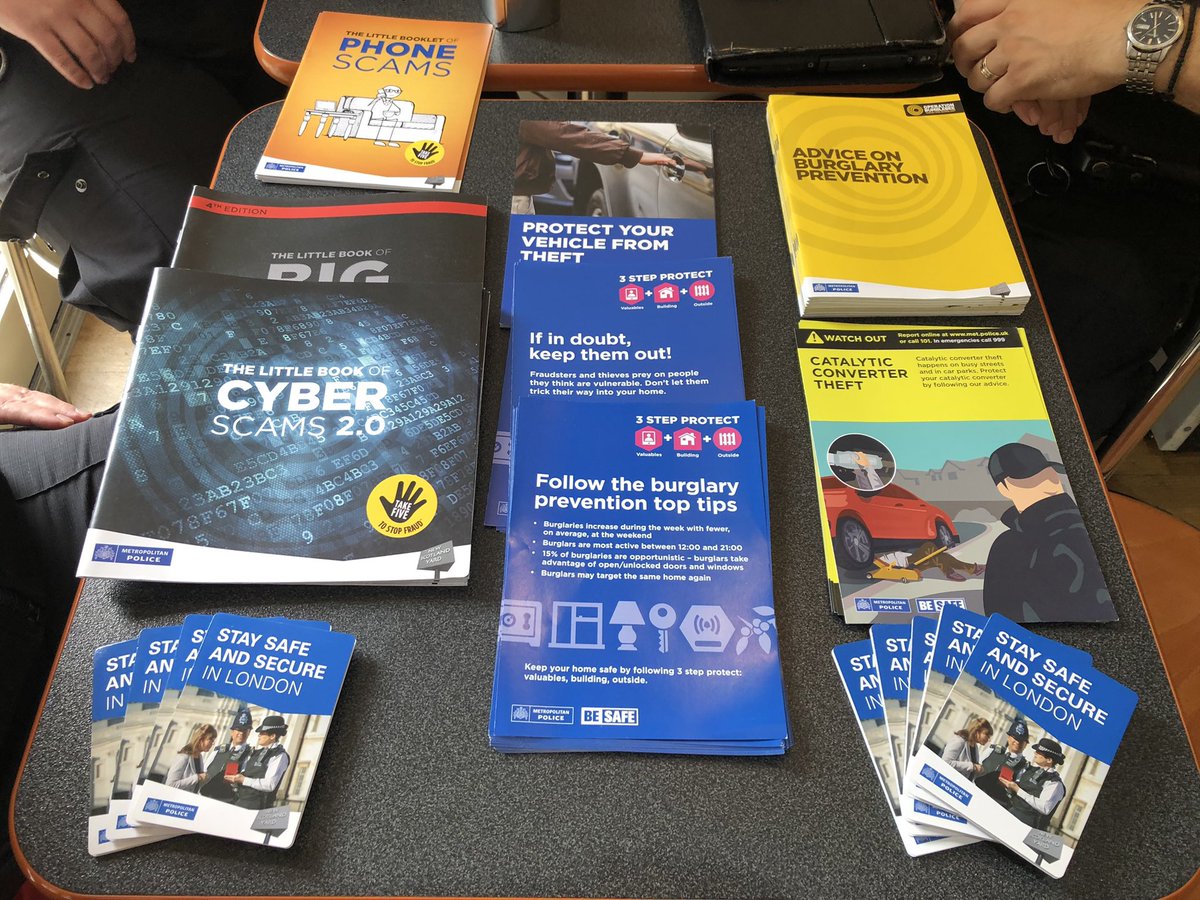 JJM_Ealing's tweet photo. #Cuppawithacopper is underway on #Pitshanger #GBHighSt #PitshangerLane Why not pop along to #cafe786 @MPSClevelandHob team will be around till 12.00. #communitypolicing at its best. #HateCrimeAwarenessWeek #allwayslooking https://t.co/37KkI5vmPs
