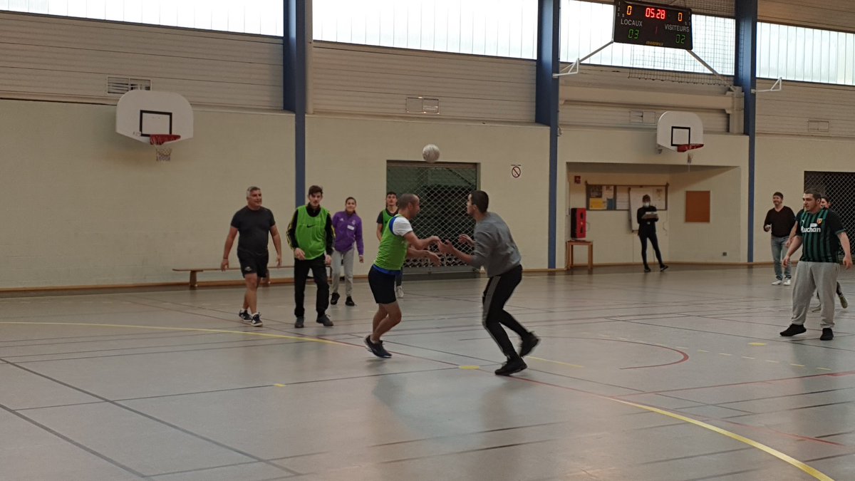 SinnigerE's tweet photo. Belle réussite pour le job dating Sport vers l emploi le 12 octobre où les demandeurs ont pu démontrer leur dynamisme auprès des recruteurs lors de matchs d’initiation au Handball le matin et présenter leurs compétences lors des entretiens de l'après-midi. 'A refaire !' https://t.co/ywLkWWoDml