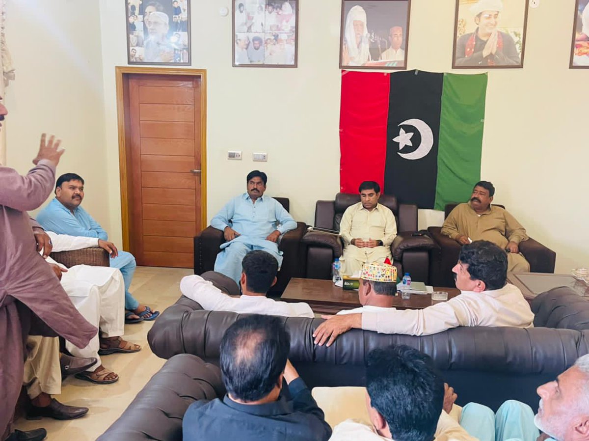 AlamdarShahPpp's tweet photo. PPP District Naushahro Feroze General Workers Ijlas Chaired By @FerozeJamali President PPP Distt Naushahro Feroze at Jamali house moro Regarding #17thOct "Shuhda-E-Karsaz" JalsA and PPP Dist Naushahro Feroze All Senior Jiyala's Attend the Generel Worker Ijlas
@BBhuttoZardari https://t.co/us0GTOWtMc