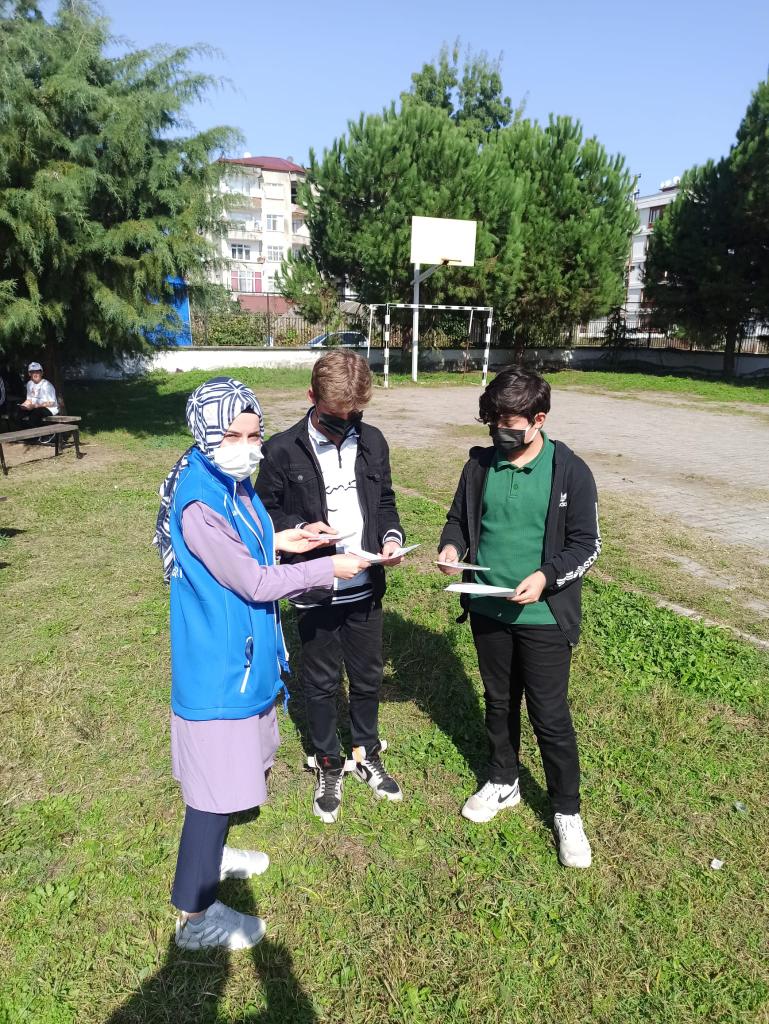 GSB_TermeGM's tweet photo. Karadeniz Mesleki ve Teknik Anadolu Lisesinde Gençlik Merkezi tanıtım standı kurduk. https://t.co/ReQX4u7iy6