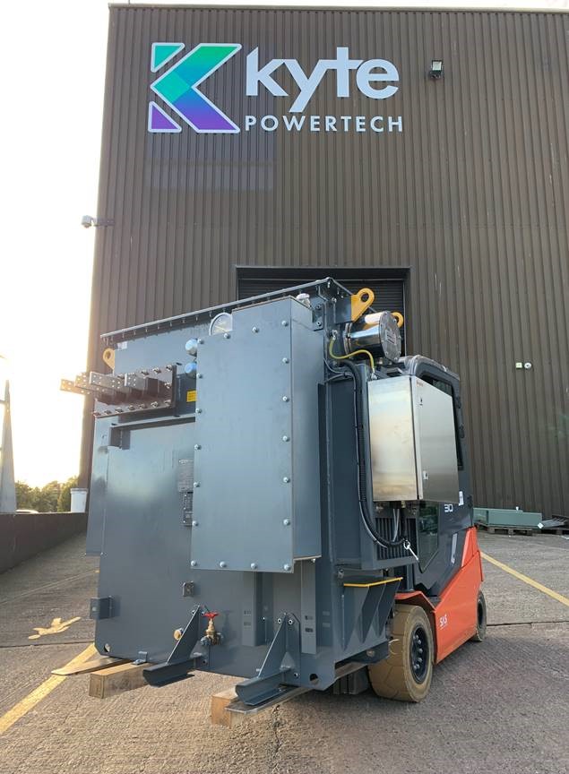 SPEnergyNetwork's tweet photo. This is the transformer for our sustainable substation project leaving the @KytePowertech factory in Ireland. The project will trial new equipment at a location in Glasgow near the SEC, where COP26 takes place later this year.

#SPEnergyNetworks #KytePowertech #NetZero #COP26 https://t.co/0T4YLoceqf