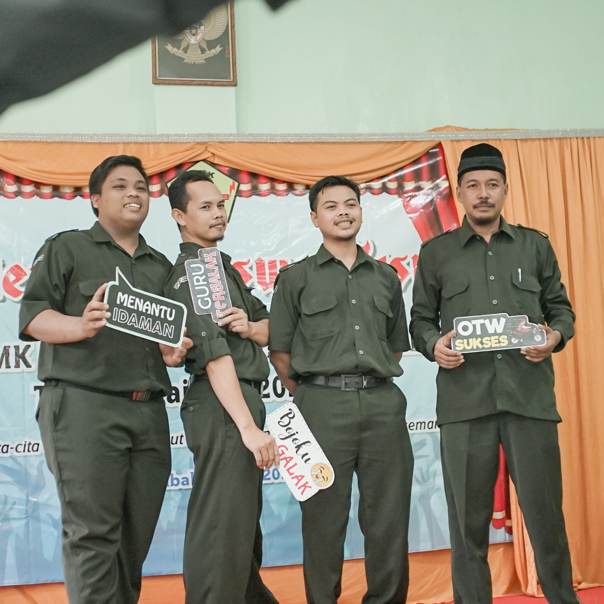 FourPhotobooth's tweet photo. Yakali wisuda jaman sekarang ga pake photobooth 😜

Wisuda SMK Dian Teknik
Kebumen

Info lebih lanjut hubungi:
📞 0821 3864 0834 https://t.co/ztzVnVuqBl