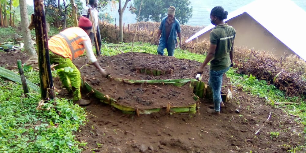 RYVCP GICUMBI District (@gicumbiryvcp) on Twitter photo Kuri uyu wa13/10/021 urubyiruko rw'abakorerabushake mukarere ka <a href="/GicumbiDistrict/">Gicumbi District</a> twiyemeje gusigasira ibyagezweho ndetse no kwishakamo ibisubizo <a href="/Byumbasector1/">BYUMBA SECTOR, Gicumbi District</a> Gisuna cell hazamuwe inzu hanabumbwa amatafari.<a href="/RwandaYouthVol1/">Rwanda Youth Volunteers</a> <a href="/Rwandapolice/">Rwanda National Police</a> <a href="/AbdallahMurenzi/">Abdallah Murenzi</a> <a href="/NyirarugeroD/">Nyirarugero Dancille</a> <a href="/gatjmv/">Gatabazi Jean Marie Vianney</a> Kuri uyu wa13/10/021 urubyiruko rw'abakorerabushake mukarere ka <a href="/GicumbiDistrict/">Gicumbi District</a> twiyemeje gusigasira ibyagezweho ndetse no kwishakamo ibisubizo <a href="/Byumbasector1/">BYUMBA SECTOR, Gicumbi District</a> Gisuna cell hazamuwe inzu hanabumbwa amatafari.<a href="/RwandaYouthVol1/">Rwanda Youth Volunteers</a> <a href="/Rwandapolice/">Rwanda National Police</a> <a href="/AbdallahMurenzi/">Abdallah Murenzi</a> <a href="/NyirarugeroD/">Nyirarugero Dancille</a> <a href="/gatjmv/">Gatabazi Jean Marie Vianney</a>
