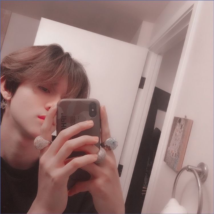 SamuelKimpicss's tweet photo. Samuel icon~
#사무엘 #김사무엘 #Sameulkim #kimsamuel
@ksamuelofficial https://t.co/DWD4MQGVBp
