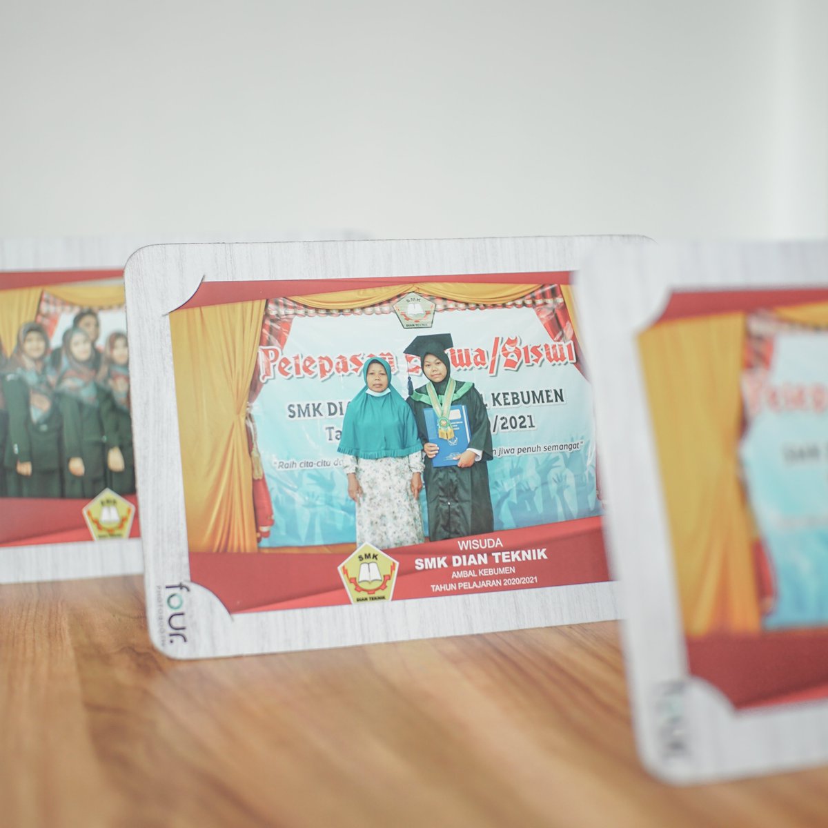FourPhotobooth's tweet photo. Ini yg paling penting, pulang wisuda ngebawa kenangan ✨

Wisuda SMK Dian Teknik
Kebumen

Info lebih lanjut hubungi:
📞 0821 3864 0834 https://t.co/4dscOMvumU