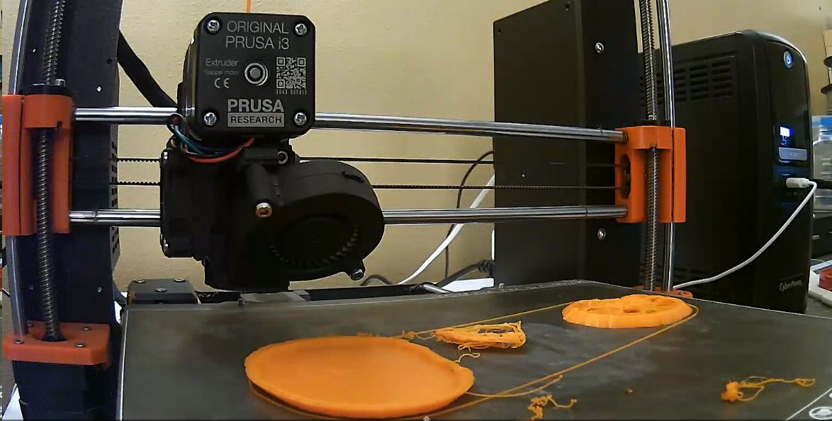 SirWill's tweet photo. One must show failures for if all one shows is success then it is not a complete picture
File this under bed adhesion and a dirty build plate that I was too lazy to clean
Thankful I saw it on camera before bed and was able to come stop the print easily
@loyalmoses #smashedPumpkin https://t.co/QQnFGhaxqH