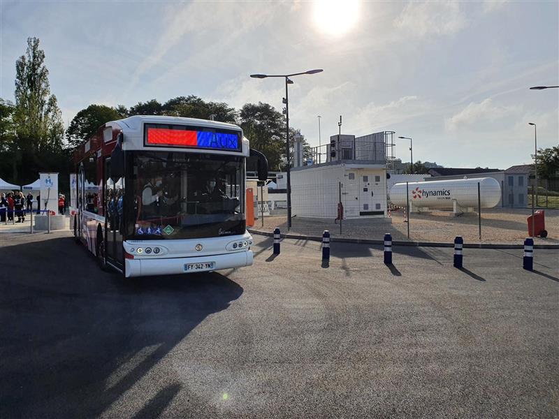 France Hydrogène (@francehydrogene) on Twitter photo En direct de la <a href="/villedauxerre/">Ville d'Auxerre</a> : inauguration de la station #AuxHyGen qui alimentera les 5 bus H2 de la ville 👏
💬 <a href="/CrescentMarault/">Crescent MARAULT</a>, maire d’Auxerre : "Nous avions la volonté de nous inscrire dans la transition écologique, en la faisant rimer avec développement économique." En direct de la <a href="/villedauxerre/">Ville d'Auxerre</a> : inauguration de la station #AuxHyGen qui alimentera les 5 bus H2 de la ville 👏
💬 <a href="/CrescentMarault/">Crescent MARAULT</a>, maire d’Auxerre : "Nous avions la volonté de nous inscrire dans la transition écologique, en la faisant rimer avec développement économique."