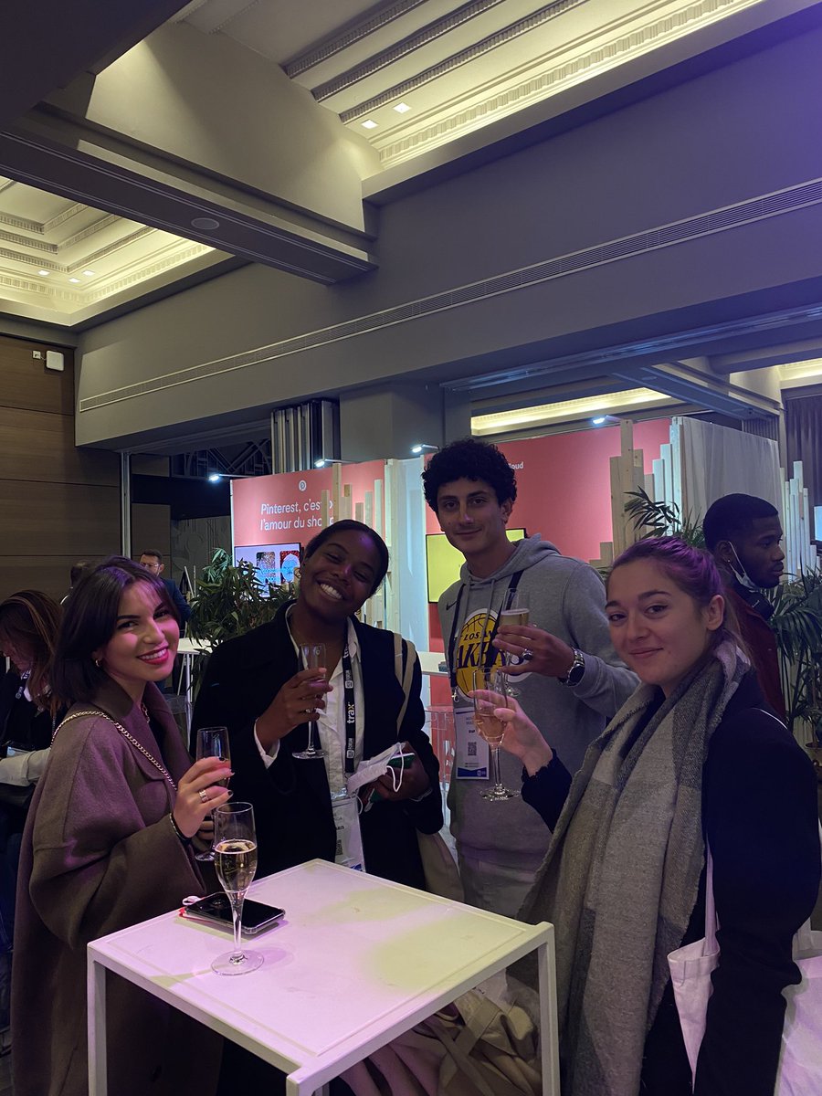 CLAP DE FIN DU #HUBFORUM autour d’un petit verre de bulles🍾

Merci à <a href="/HUBInstitute/">HUB Institute</a> <a href="/MBADMB/">mbadmb</a> <a href="/hubforum/">FORUM HUB</a> pour ce condensé de ressources digitales ! 

#GoGoGo #MBADMB #Hubforum2021 #NextEconomy