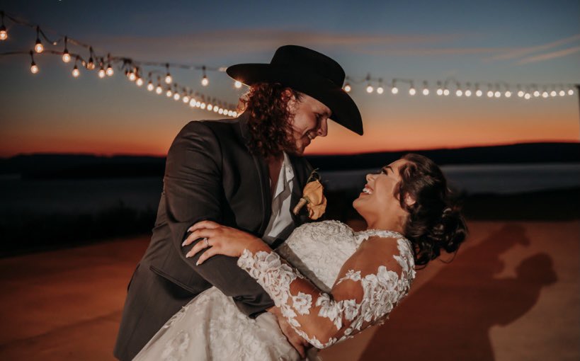 _kroberts24's tweet photo. What up twitta, we’re MARRIED. 🥰🤩
@jvod44 https://t.co/7igp1BYzv6