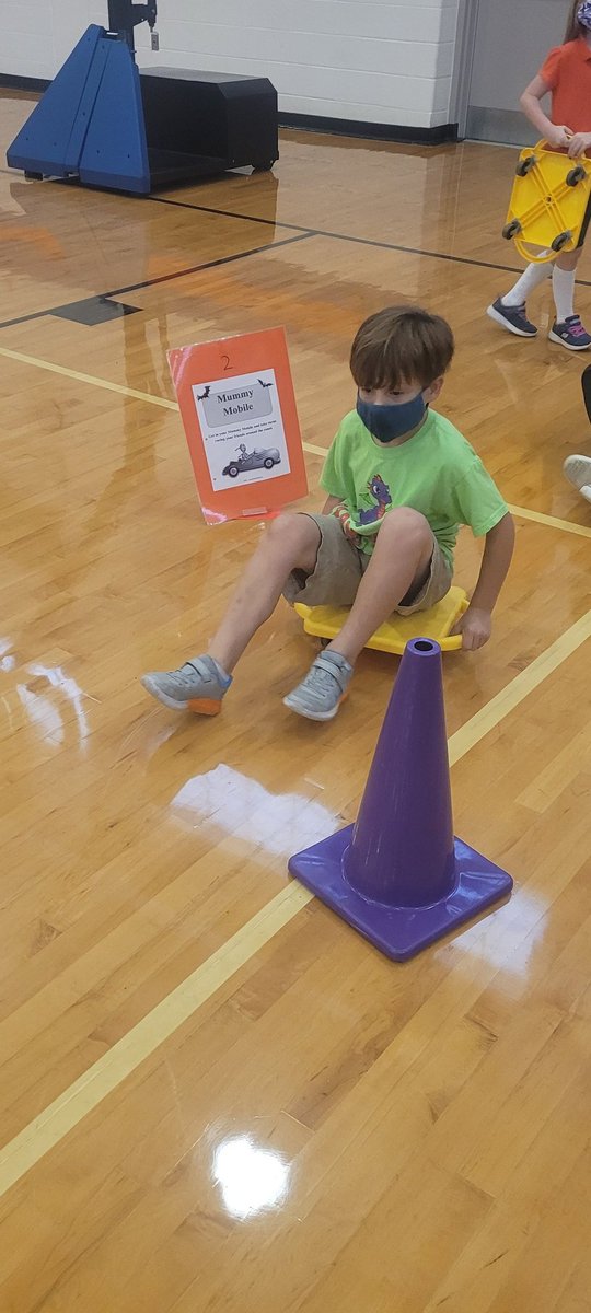 coachhkey's tweet photo. First graders completed challenge stations during Practical Living. It's so much fun challenging your physical abilities! @FarmerDragons 
#jcpshpe @meme3rat https://t.co/2yFQuUnoge