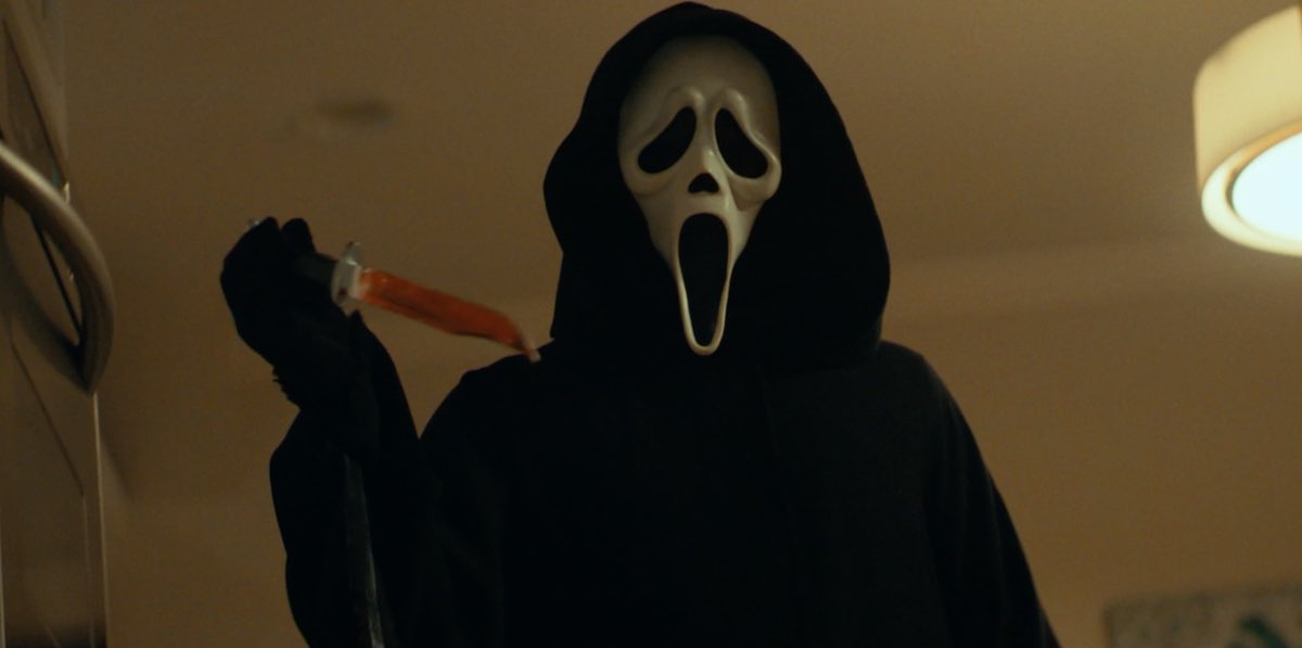 “Anything that you might think is a spoiler in this, there’s a good chance you’re wrong. There are misdirects within the movie. There are misdirects within the trailer.” #SCREAM bloody-disgusting.com/interviews/368…