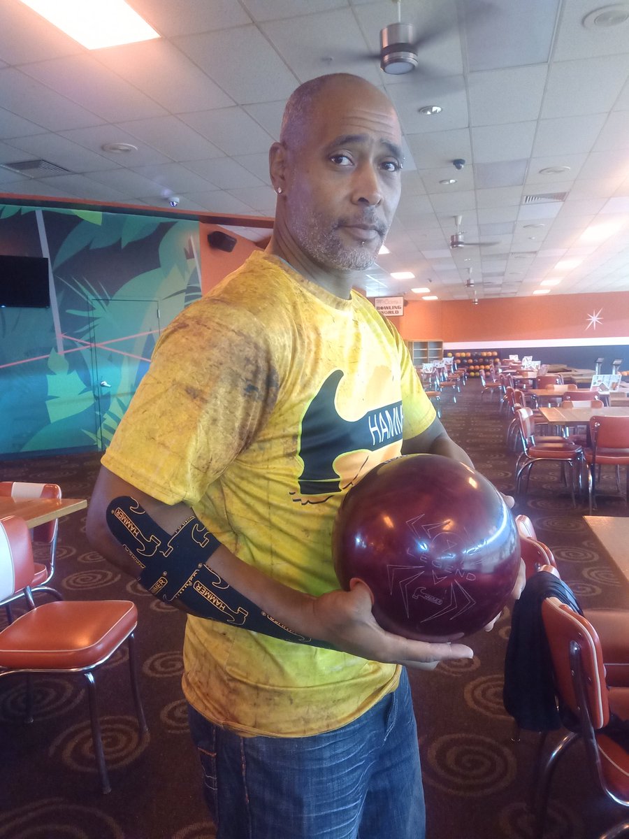 momoftwoprinces's tweet image. @HammerBowling  my hubby ..up &amp;amp; coming bowling superstar &amp;amp; should be the new face of Hammer.. Hammer Black Widow Collection is growing #sponsorship #watchthisone #hesonfire #hammerbowling #AMFWesternBranch