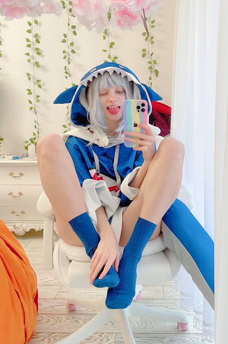 Watch Katie's leaked NSFW photo on TwXstars