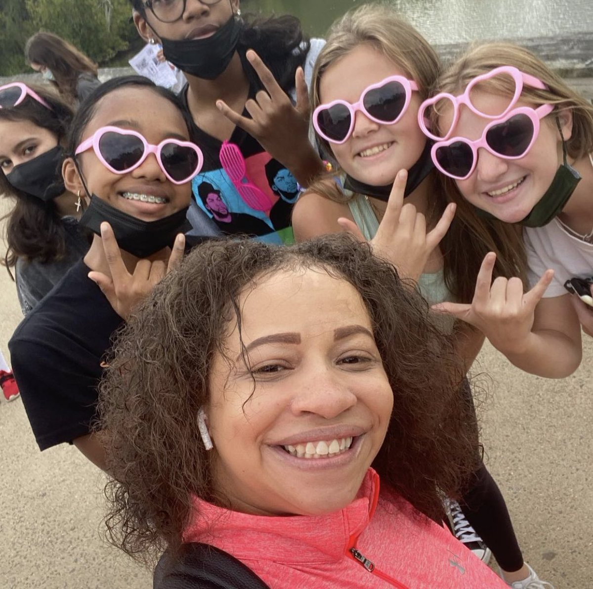 We had the #RosslynTrike out with giveaways for <a href="/HBWProgram/">HBWoodlawn</a>’s field trip to Theodore Roosevelt Island! It’s always #WalktoSchoolDay for our neighborhood students 👟 <a href="/APSVirginia/">Arlington Public Schools</a>