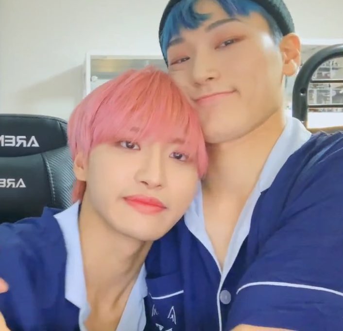 tiny___san's tweet photo. 💗🖤💙 https://t.co/WzIrGD7IVW