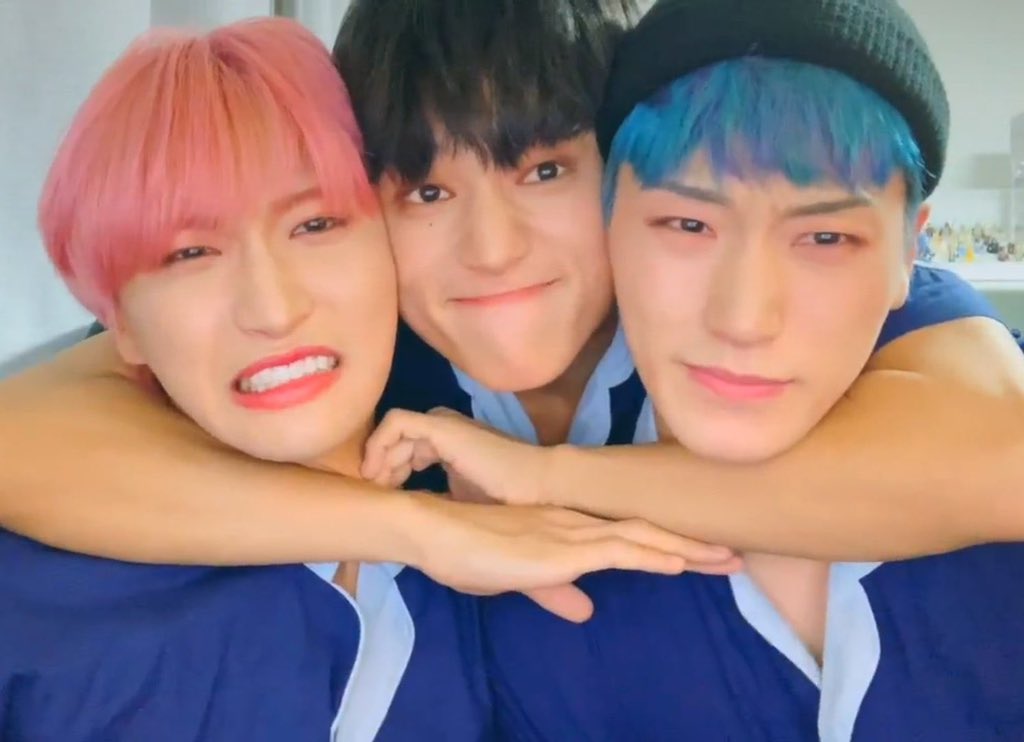 tiny___san's tweet photo. 💗🖤💙 https://t.co/WzIrGD7IVW