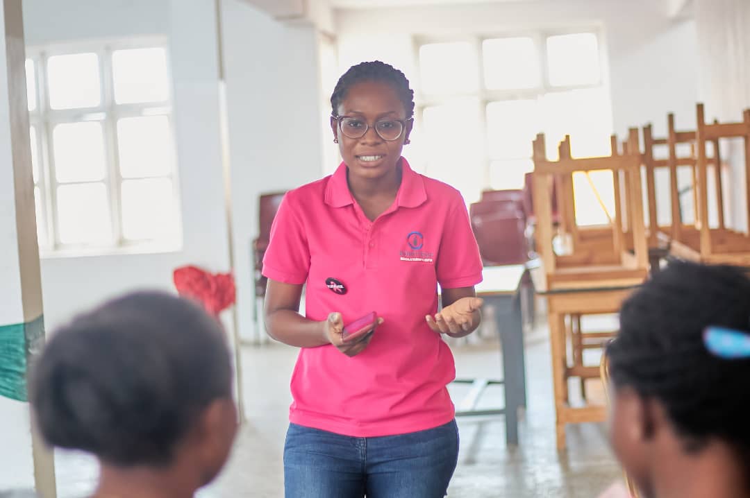 Sonotechgh's tweet photo. Our team partnered with @omytvofficial yesterday to screen the women around the community and the turnout was awesome. 
They were educated all on breast cancer and how to properly perform the self breast exams, amongst others.
#pinktober #pinkitout #sonotechgoespink https://t.co/c4MXiwELOX