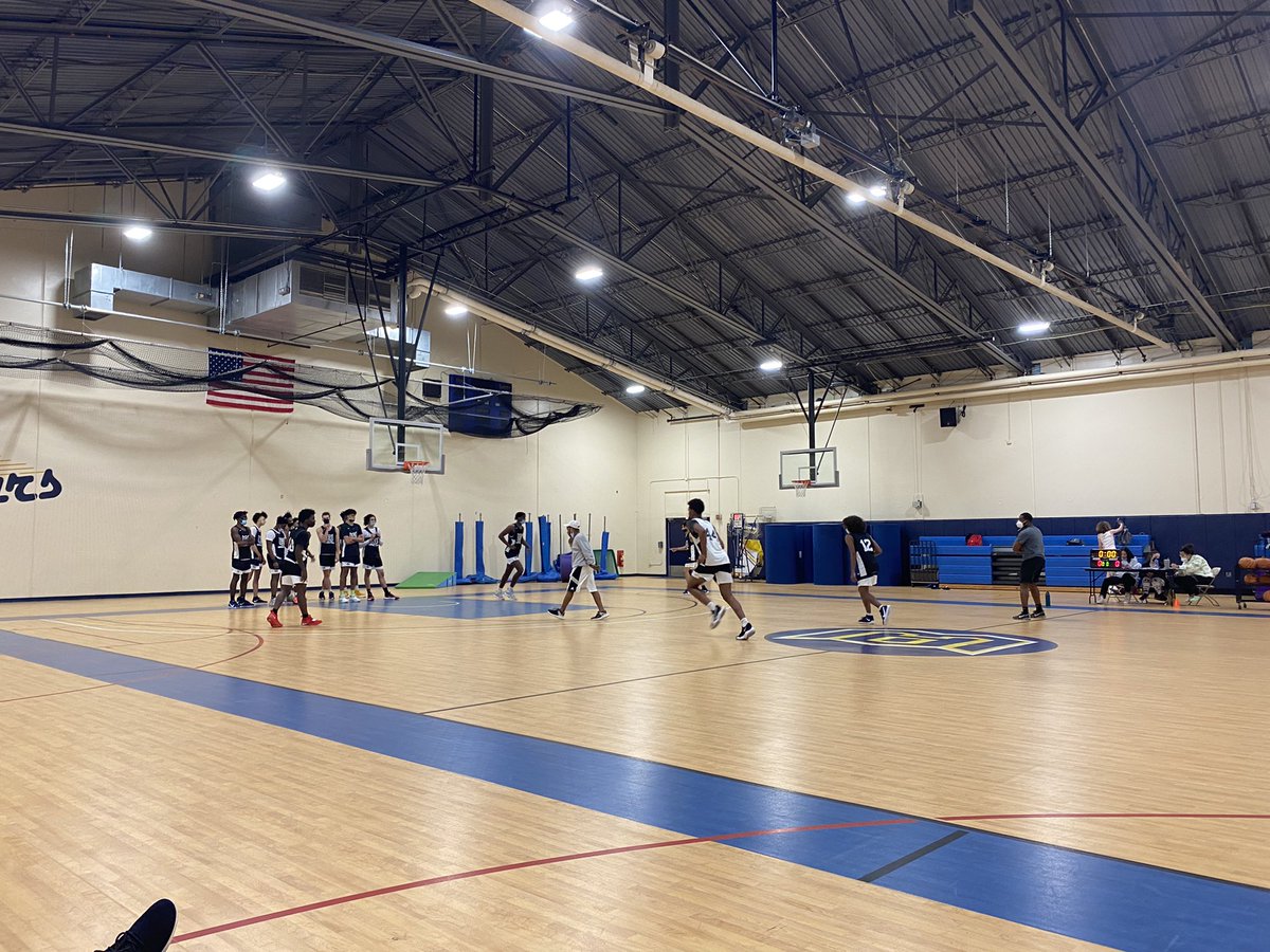 Strong crop of available ‘22s at @WAPrepHoops. Gold squad led by NYC guard Tyshawn Trail. Travonne Jackson, Jay Woodard add perimeter size on the wings. Simon Hildebrandt, Promise Opurum &amp; Dom Strother are a revolving door in the frontcourt. 

BC &amp; Charlotte were in attendance.