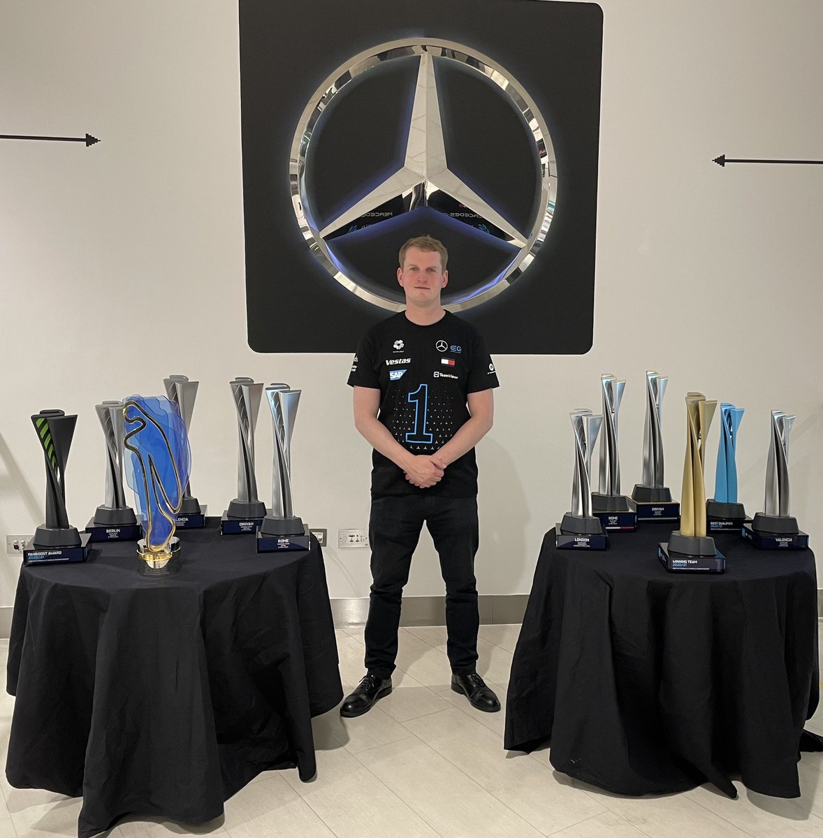 TommyHPPF1's tweet photo. Great to have the @MercedesEQFE trophies at HPP today. Also great to see @svandoorne again, and meet @nyckdevries for the first time (crazy considering).
#worldchampions #WeDriveTheCity #drivenbyeq #HPPpower💪 https://t.co/yFjWagEWzn
