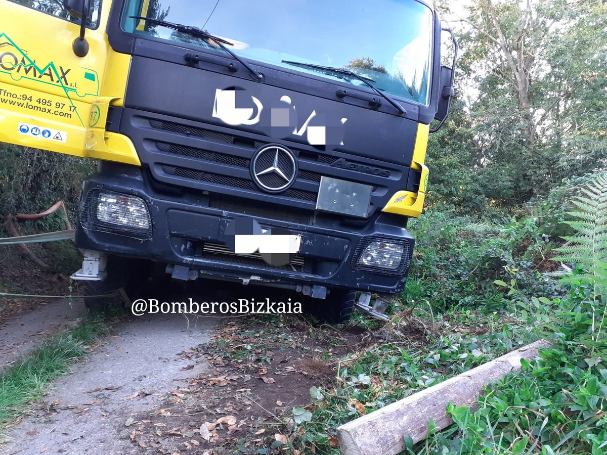 #Barakaldo, camión vuelto a poner en carretera #Bomberos
Barakaldo, kamioia…