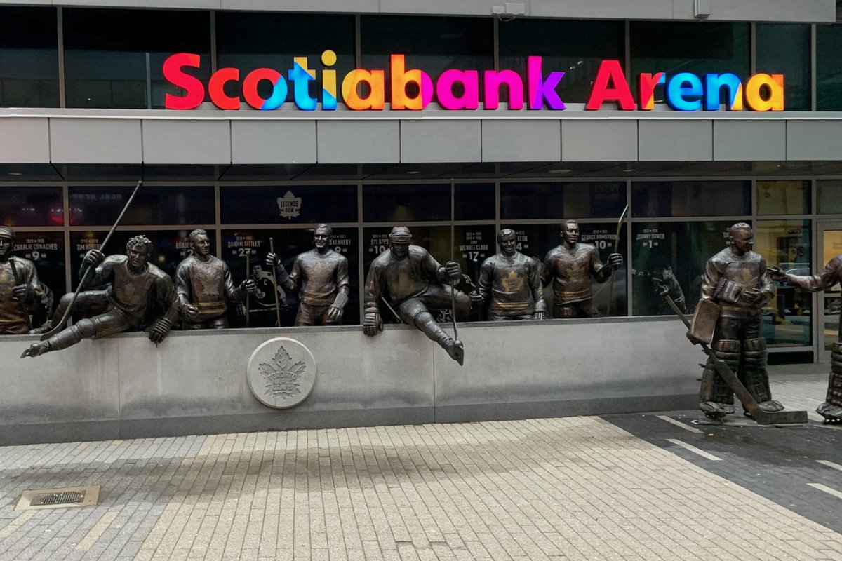 RichardCityNews's tweet photo. NEW - 19,000 fans will be allowed to pack the seats at Scotiabank Arena for tonight‘s Leaf opener, however MLSE tells me all restaurants in the arena will be abiding by the governments social distancing requirements for eateries which will limit capacity. https://t.co/HXU8sUe6qK