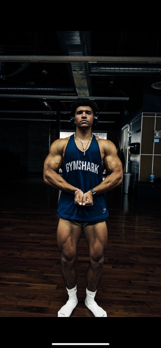 DuckySamaa's tweet photo. my closet is filled with tanks now 😵‍💫

@Gymshark https://t.co/hkrgyNdUee