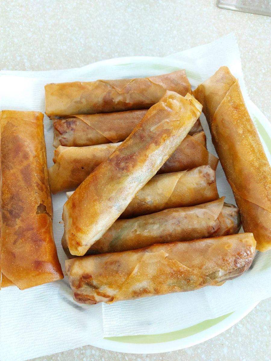 Lumpiang toge for the fam's lunch. It's dipped in a vinegar-soy sauce-brown sugar dip #filipinodish