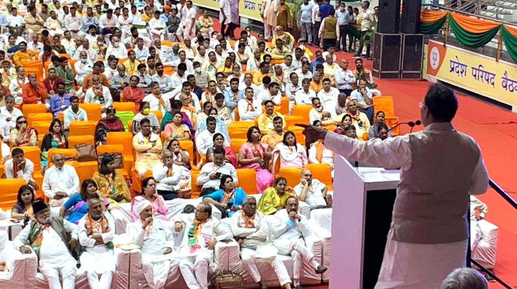 TawdeVinod's tweet photo. आज़ादी के अमृत महोत्सव वर्ष में क्रांतिकारी वीरों को स्मरण करने, केंद्र एवं हरियाणा सरकार के जन कल्याण कार्यों की समीक्षा एवं संगठन विस्तार के लिए प्रदेश परिषद बैठक का आयोजन हुआ । सेवा के द्वारा हरियाणा में गरीबों के हितेषी @narendramodi जी की हर योजना सफल करने का लक्ष तय किया । https://t.co/JzqXqXaC1u