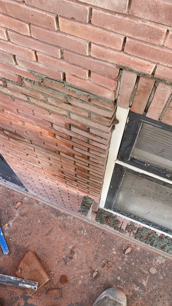 marvin_dool's tweet photo. Vakmanschap is meesterschap.
#gevelrestauratie#kalkmortel https://t.co/b5ndPZbs4T