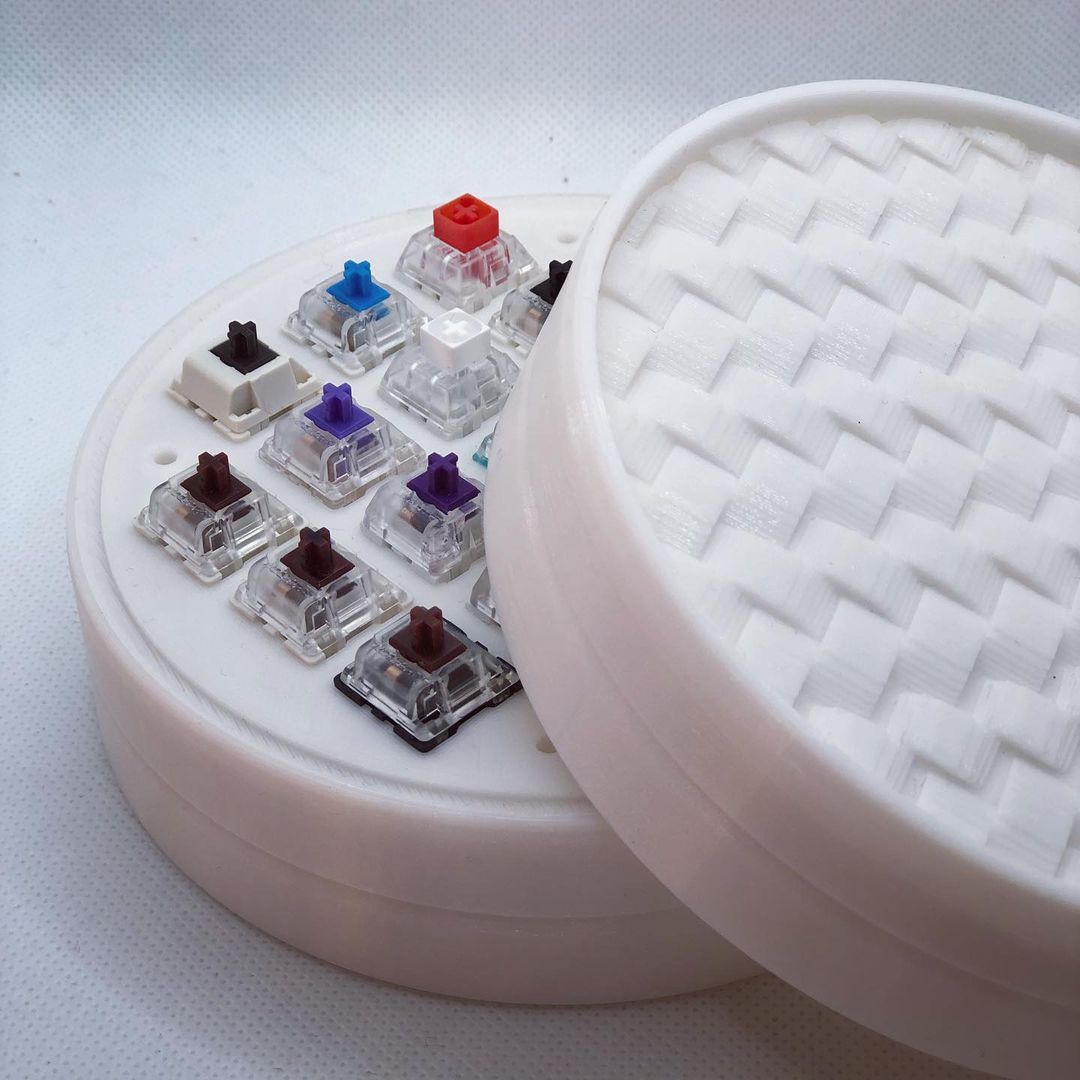 Manbasnake__Q's tweet image. 😉What switch do you like?

#keybard #keyboards #mouse #Keyboard #RGBkeyboard #mechanicalkeyboard  #mechkeyboard #customkeyboard #customkeycaps #gamingkeyboard #gamingcommunity #gamingsetup #pcgaming