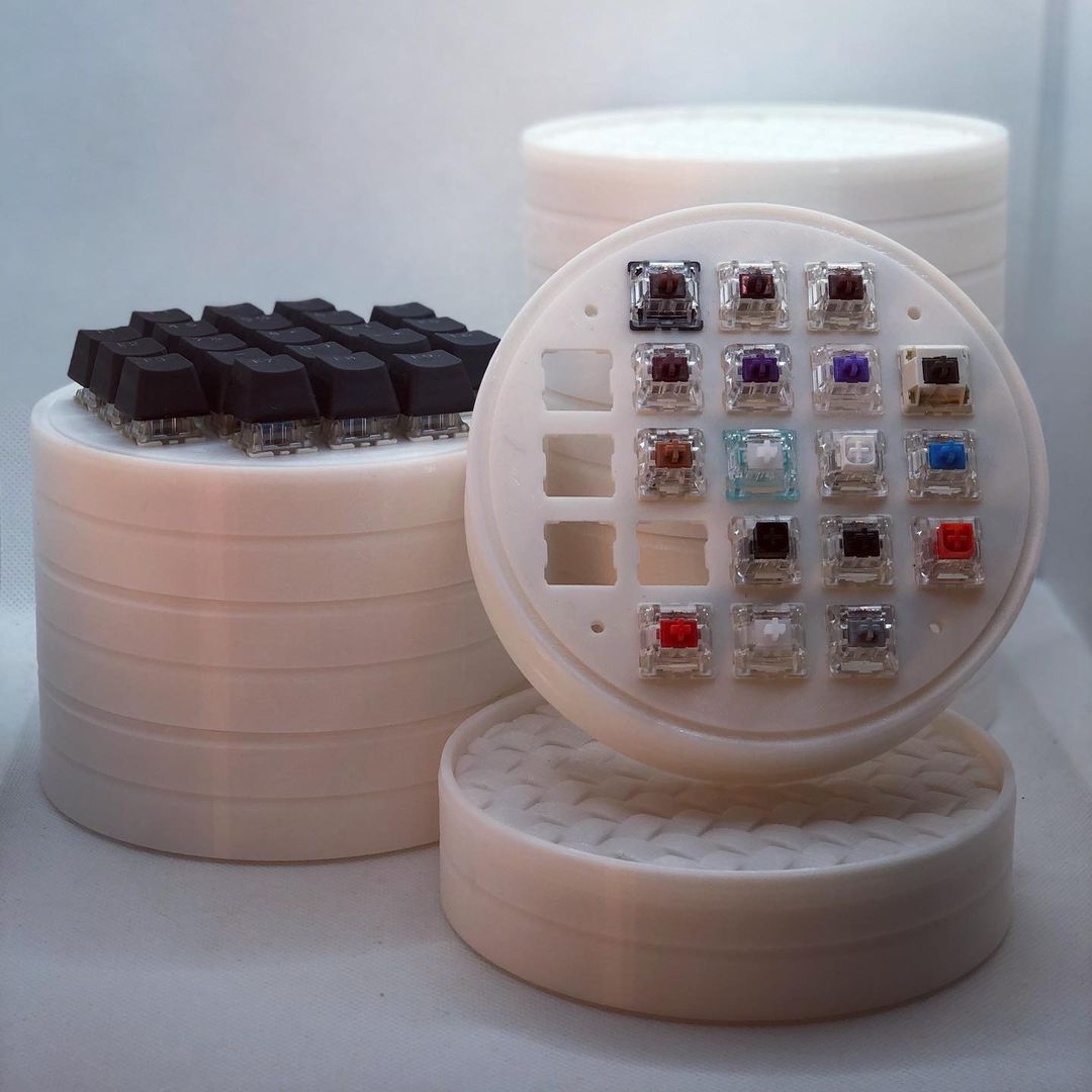 Manbasnake__Q's tweet image. 😉What switch do you like?

#keybard #keyboards #mouse #Keyboard #RGBkeyboard #mechanicalkeyboard  #mechkeyboard #customkeyboard #customkeycaps #gamingkeyboard #gamingcommunity #gamingsetup #pcgaming