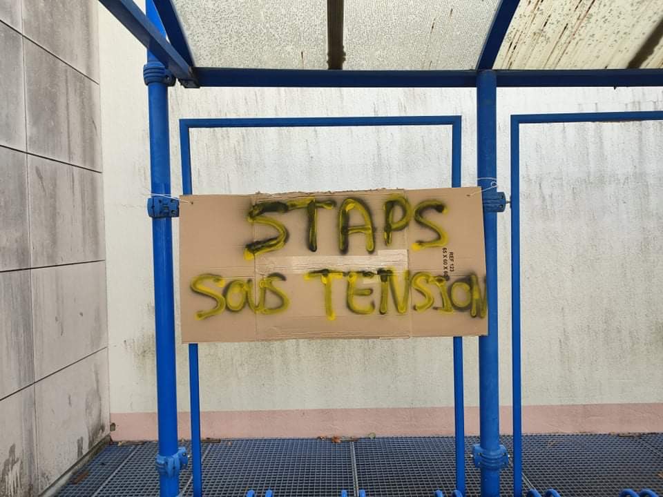 bedapsdijon's tweet photo. L’UFR STAPS Dijon soutient #stapsoubliés @ANESTAPS @sup_recherche                                           « Sur 13,4 millions d’euros alloués à la filière STAPS, seulement 50% sont arrivés jusqu’aux UFR et départements »  Nous demandons plus de moyens pour notre filière !! https://t.co/6WZ7YDlB5W