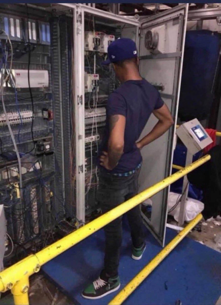 Paparzrr's tweet image. The I.T. guys at Snap trying to figure out what they unplugged