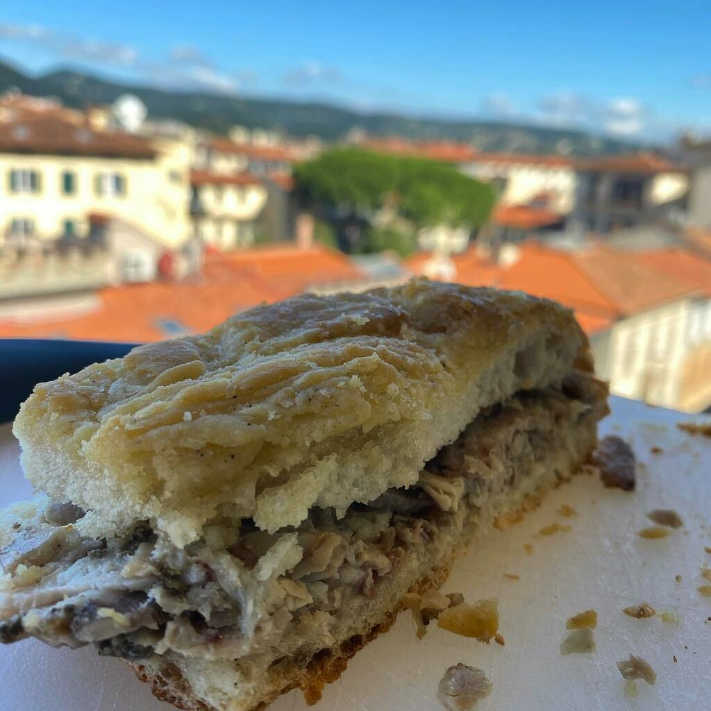 Schiacciata e Porchetta. It’s like the first time every time. 

#porchetta #schiacciata #schiacciatatoscana #piazzabeccaria #firenze #anticofornogiglio instagr.am/p/CU986QyN3R4/