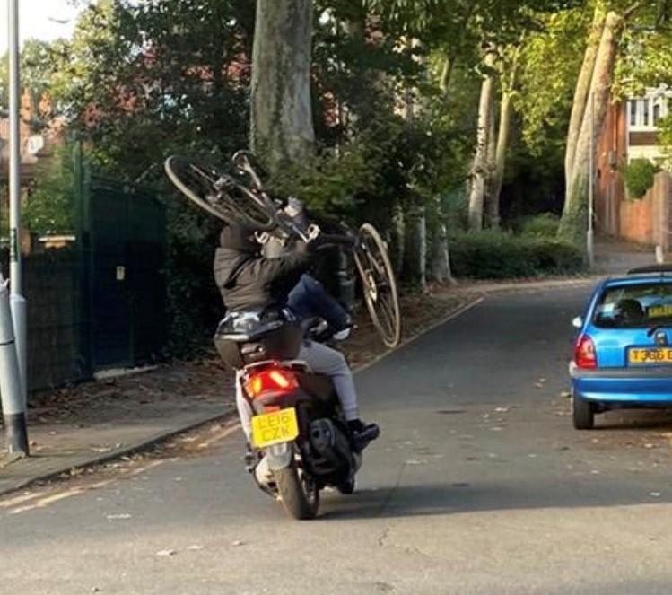 roadcc's tweet photo. Richmond Park bikejacking victim feared being “decapitated in the street” by machete-wielding thugs; Police step up patrols in the area after spate of bike thefts by moped muggers https://t.co/yiJF4yY5QK #cycling https://t.co/aydGj3JZ59