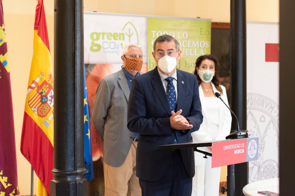JoseLujanAlcarz's tweet photo. Esta mañana hemos firmado con Green CO2 la primera Cátedra de Carbono Azul en España @UMU https://t.co/1lQOatoVFj