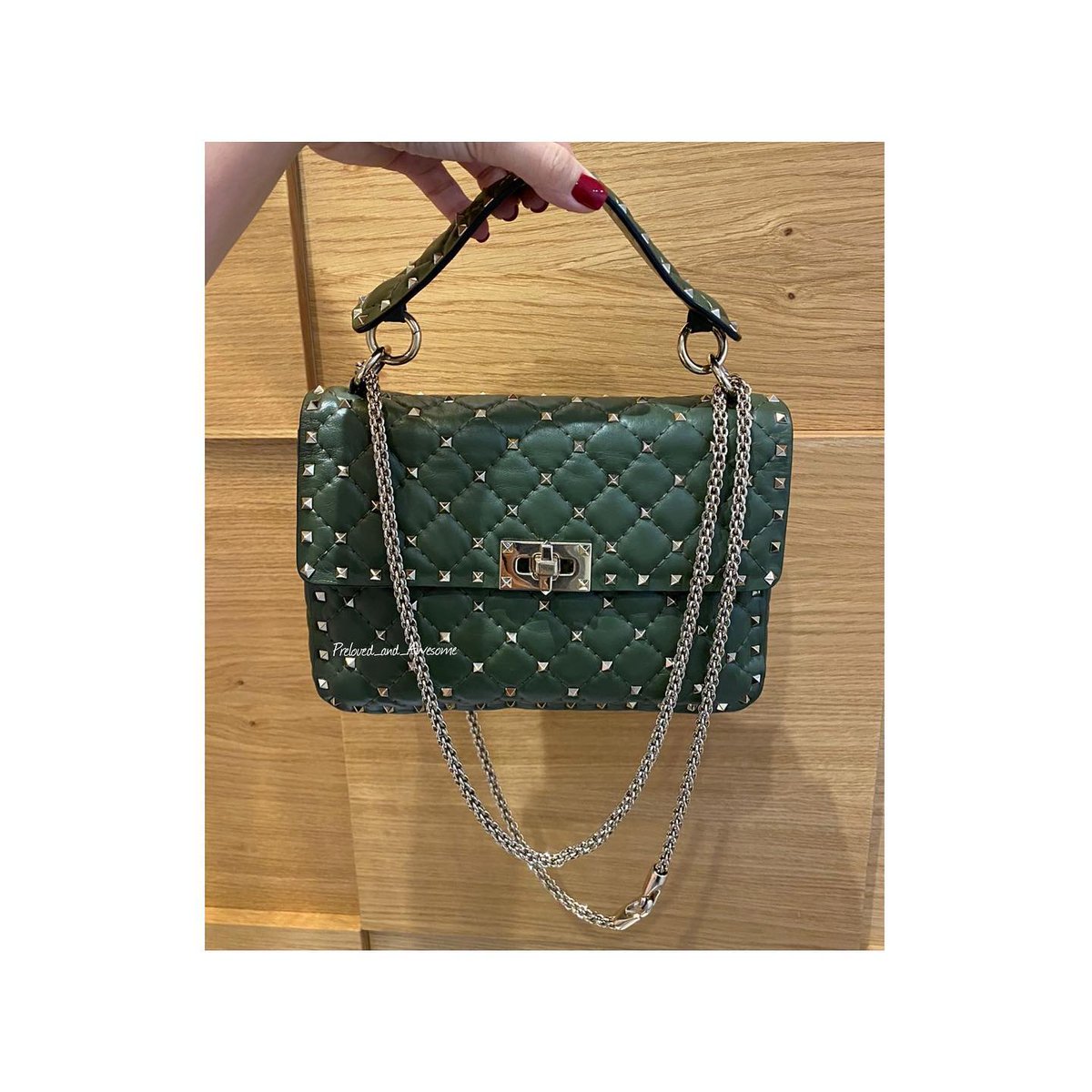 ClubPreloved's tweet photo. #co00011981 #prelovedсумки Сумка Valentinо rockstud Spike
Размер медиум в отличном состоянии 
В комплекте карточки, запасные шипы
Цвет хаки, фурнитура золото. 62т https://t.co/J9p1a02Ifb