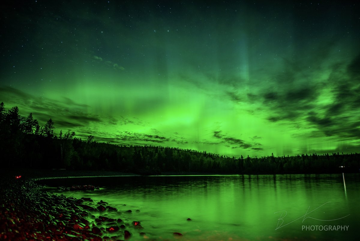 WCCO's tweet photo. The sightings weren't quite as widespread as they were the previous night, but a number of Minnesotans still caught some glorious northern lights once again, such as Blake Huovie at Split Rock Lighthouse State Park! | https://t.co/J0EdXHYEUf https://t.co/lE7Wwxvrki