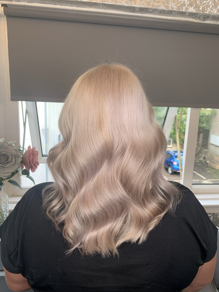 LucyMallon's tweet photo. @locksbylucy_ on ig troops follows would be appreciated x https://t.co/Oj2MGQIAUa