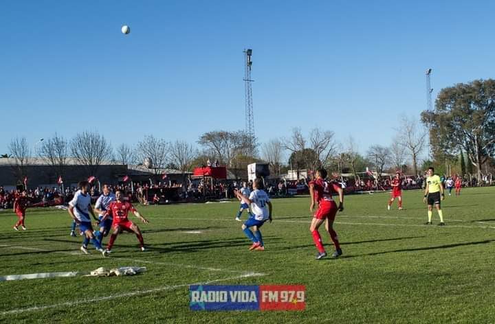 RadioVidaMacia's tweet photo. #UDL⚽▪️ ATENCIÓN▪️

👉DIA Y HORARIO CONFIRMADO PARA EL CLÁSICO MACIAENSE👈

🔹Domingo 17/10/2021.

🔹Cancha: Estadio Jeannot Sueyro.

🔹Martín Fierro vs C.A.Macia.

🔹Sub 23:  15:00 horas.

🔹Primera: 17:00 horas.

🔹 Fecha 7 Zona Tala. https://t.co/AMPsXdKbZe