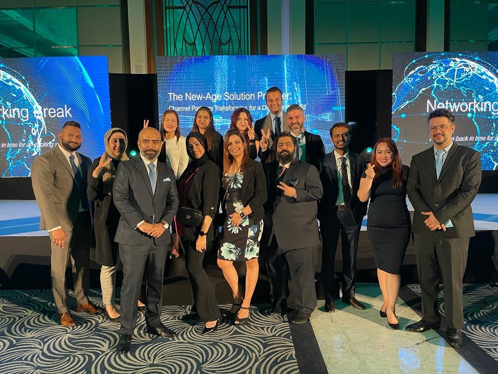 IDCMEA's tweet photo. The @IDC &amp; @SchneiderEME Team rock at the #hybridevent today! #Dubai | The New-Age Solution Provider: Channel Partners Transforming for a Digital-first World @RonitaDXB @RaniaHMustafa @yashidc @WahabBHamdan @ManghnaniVikram @aa_di @MerveilVarghese @ranjitrajan1 @chetandevkumar https://t.co/LqT6U6ngS8