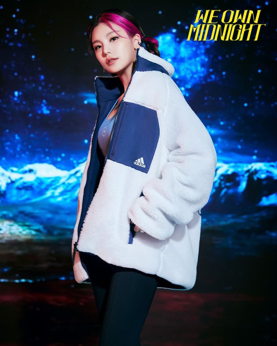 information_JPN's tweet photo. 【🟣Instagram update 211013】
@. adidaskr
▶︎ ⠀박시한 자유로운 핏으로
얇은 이너에 툭 걸쳤을 때 느낌이 더욱 살아나는
예지의 #미드나잇패딩
⠀
성별, 체형에 상관없이
폭넓은 핏을 선택해보세요 🌙
⠀
#아디다스 #adidas #ITZYMIDNIGHTFLEECE #MIDNIGHTFLEECE #ITZY #YEJI https://t.co/KwSFnn3IpO