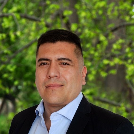 claudiooguevara's tweet photo. Relanzamos la campaña renovando el #CompromisoConVos y con nuestra querida #Mendoza.
Vamos a seguir recorriendo la provincia hablando con ustedes de nuestras PROPUESTAS.
@JorgePujolMed Senador Nacional
@FlaviaManoni Diputada Nacional
#ClaudioGuevaraDiputado
@CompromisoFed https://t.co/uheXURAhee